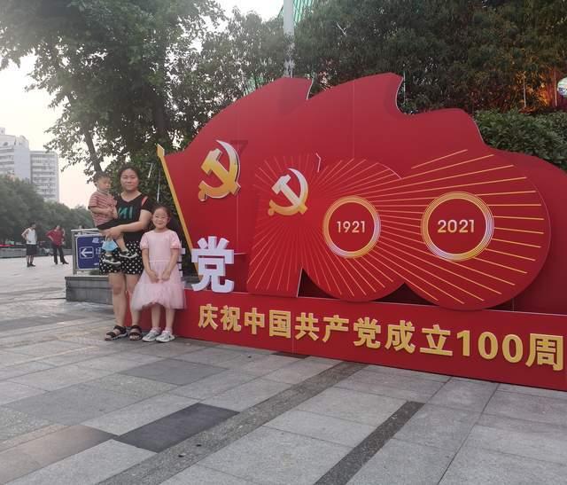 家里床铺上、地上频繁出现这种虫子，请问是啥虫子？好可怕...怎么消灭？在线等游戏画面